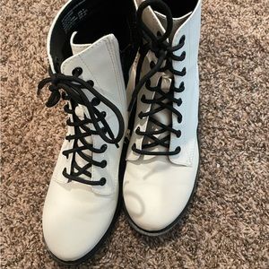 Target size 9 white boots